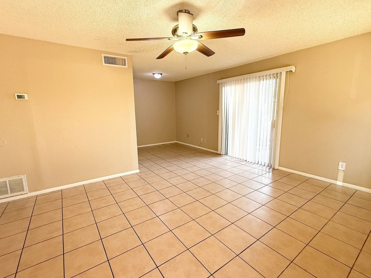 5244 W Lynwood St - Photo 4 of 20