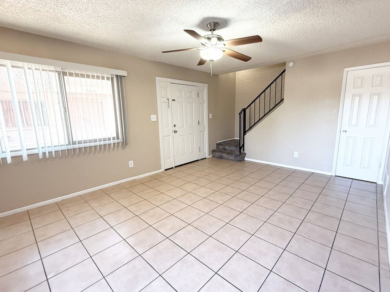5244 W Lynwood St - Photo 6 of 20