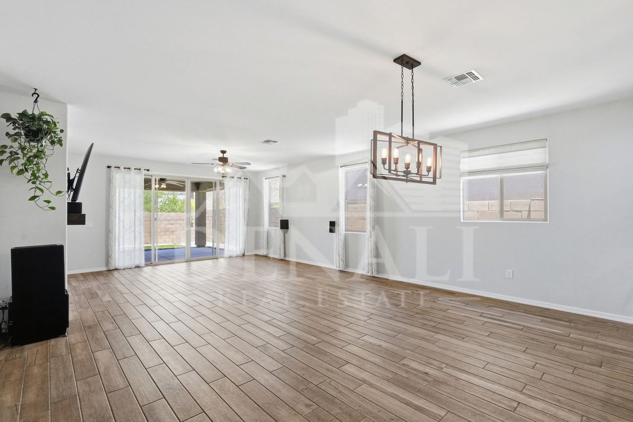 4220 S Macy Cir - Photo 3 of 40