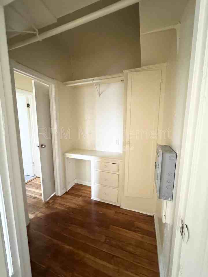 1154 S Normandie Ave #203 - Photo 4 of 8