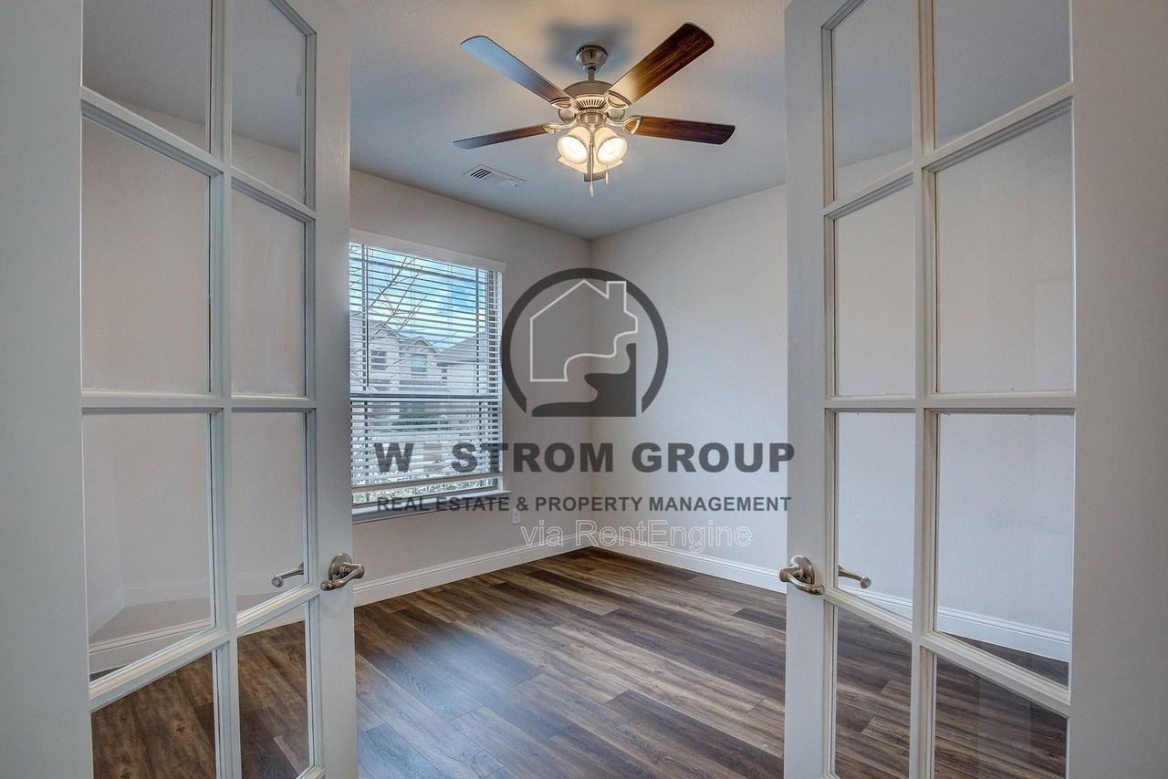 10320 Linger Ln - Photo 6 of 40