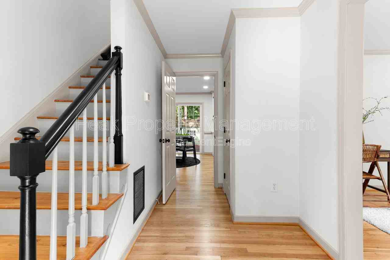 504 Winamack Ct - Photo 5 of 48