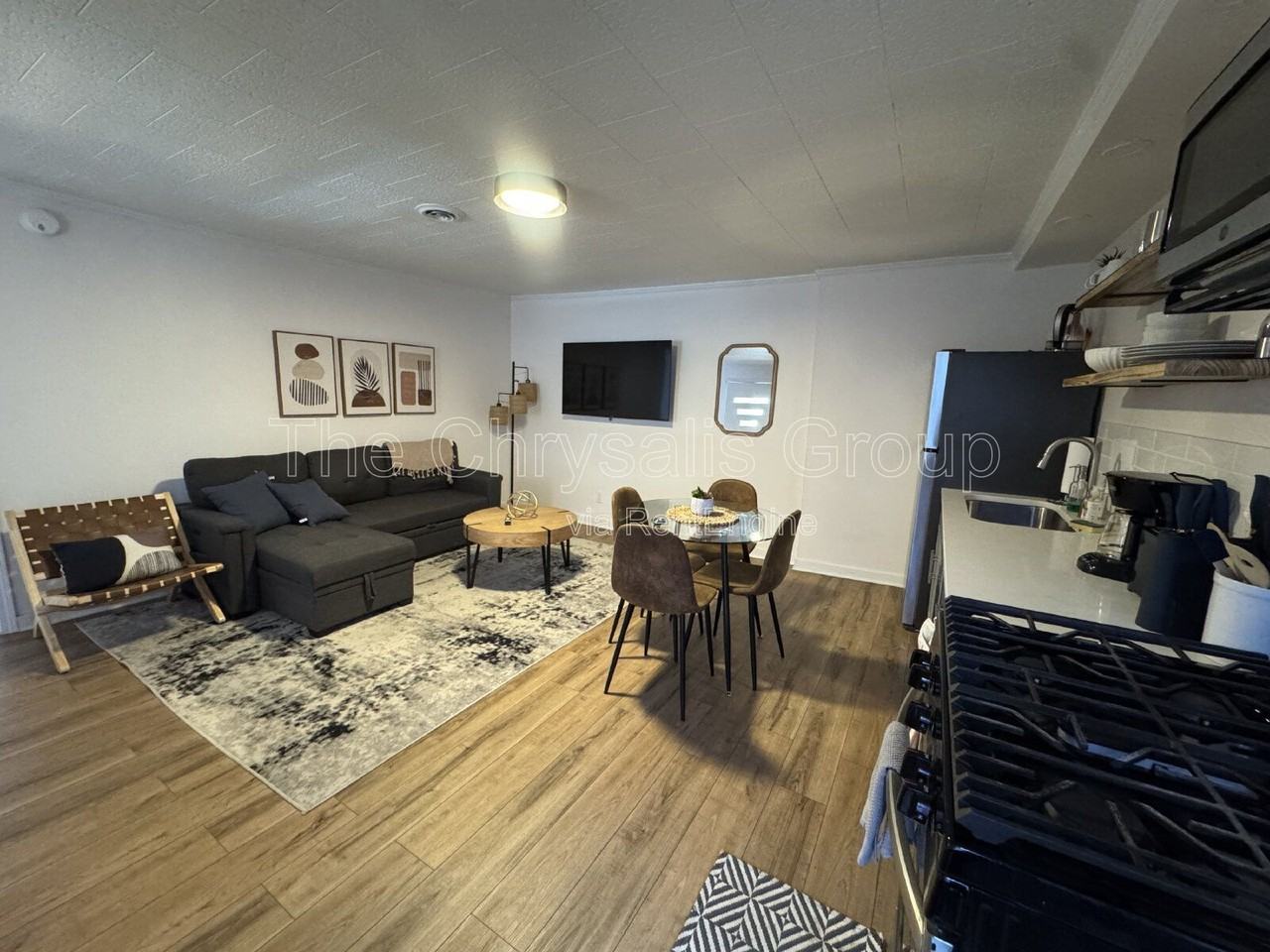 110 E Superior St - Photo 5 of 12