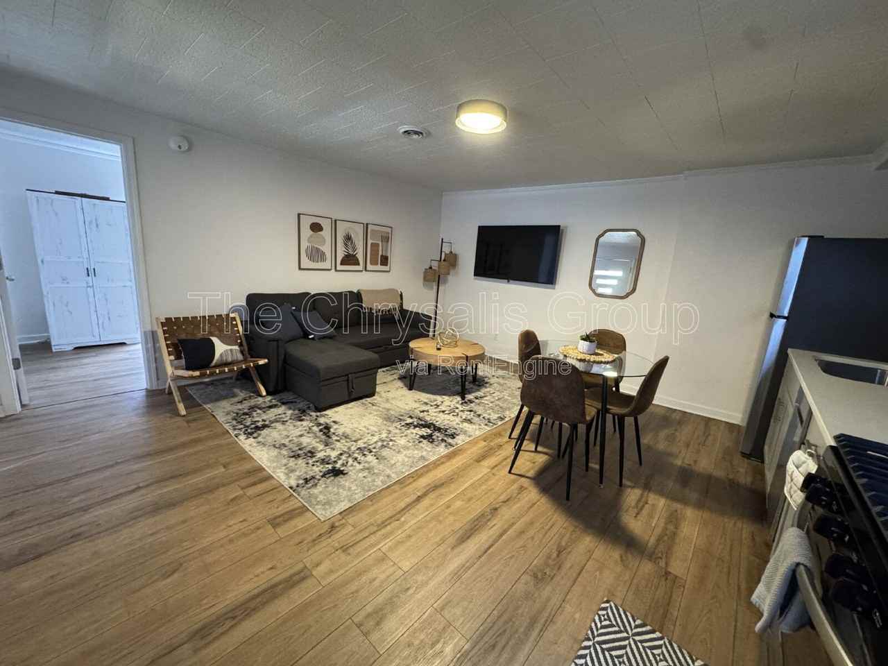 110 E Superior St - Photo 6 of 12