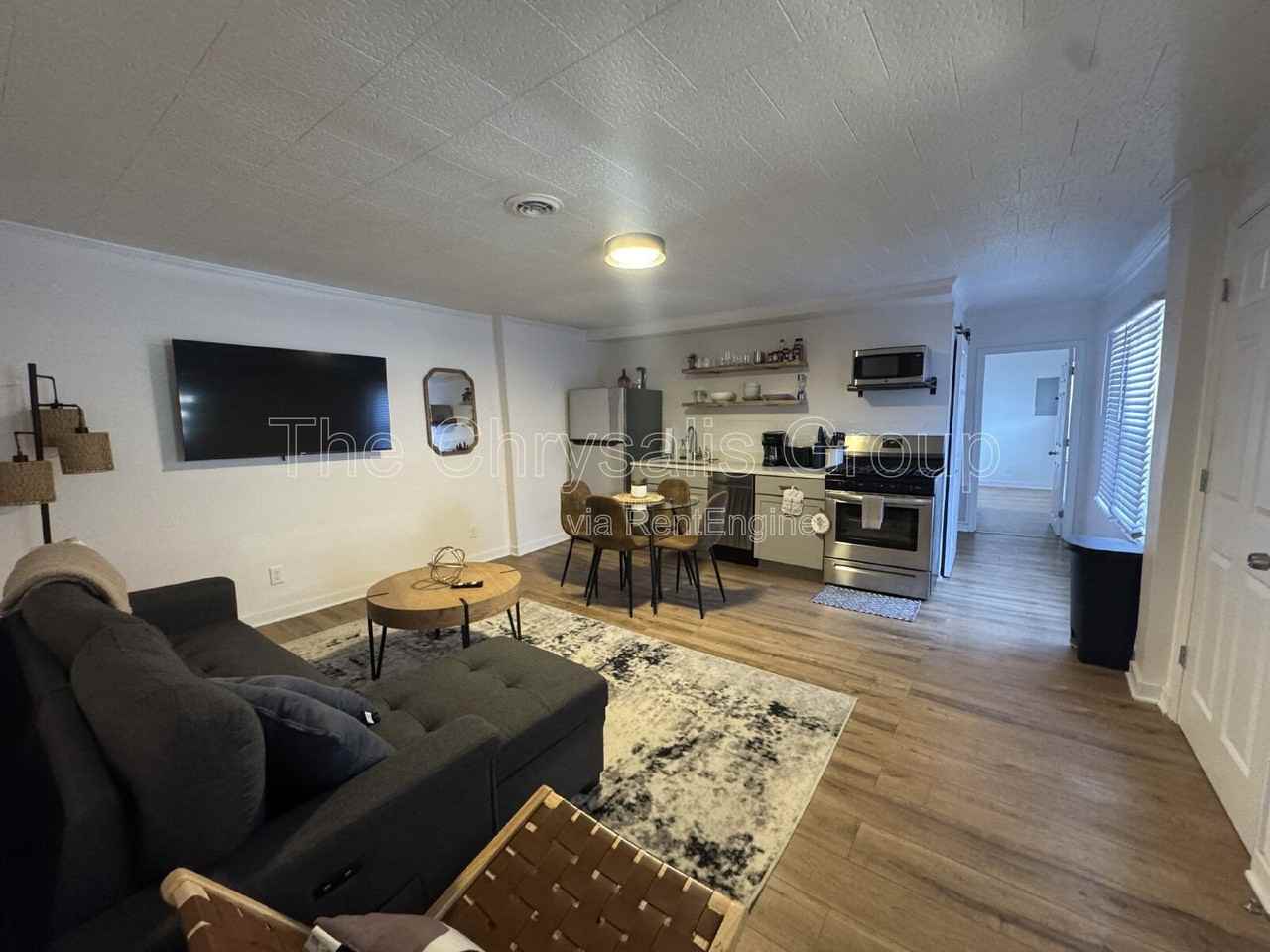 110 E Superior St - Photo 7 of 12