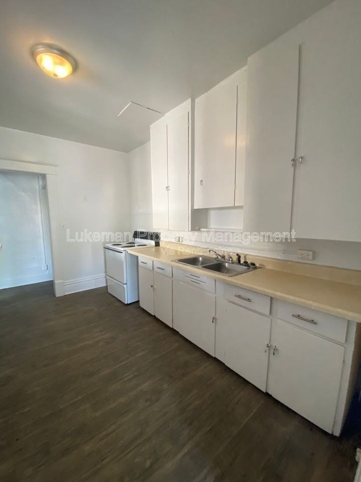420 Pearl St #9 - Photo 4 of 9