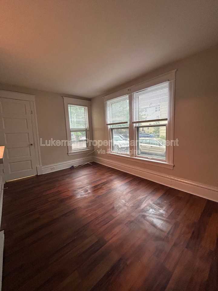 420 Pearl St #9 - Photo 5 of 9
