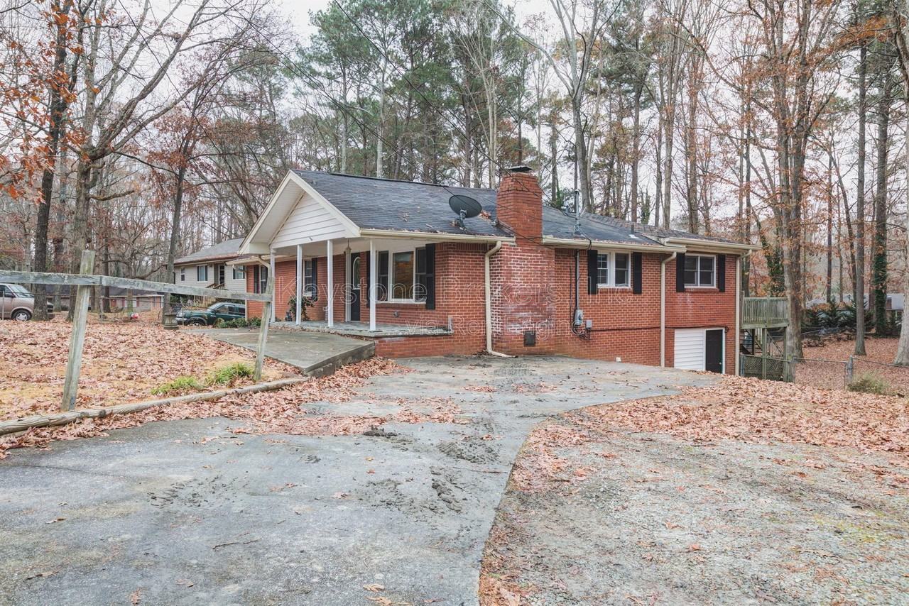2213 Davis Rd - Photo 2 of 20