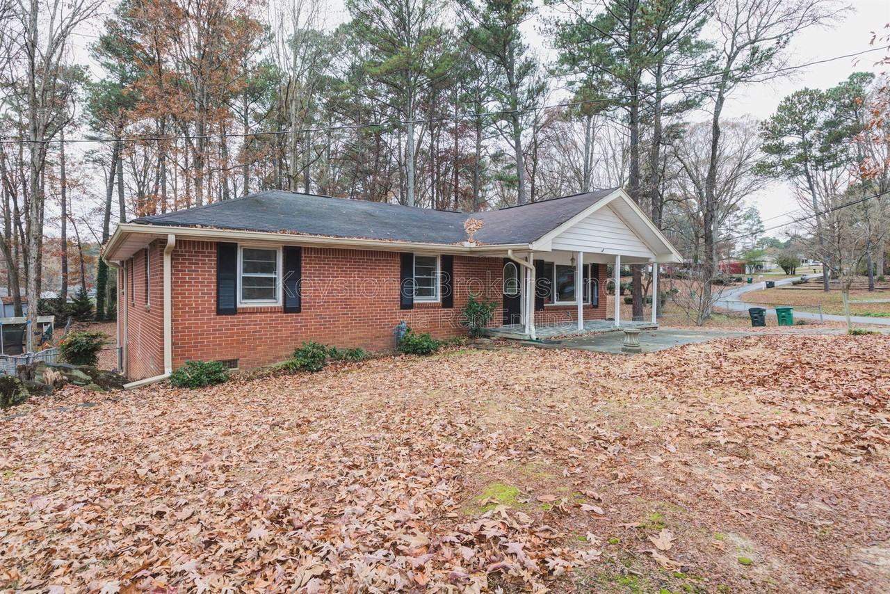 2213 Davis Rd - Photo 3 of 20