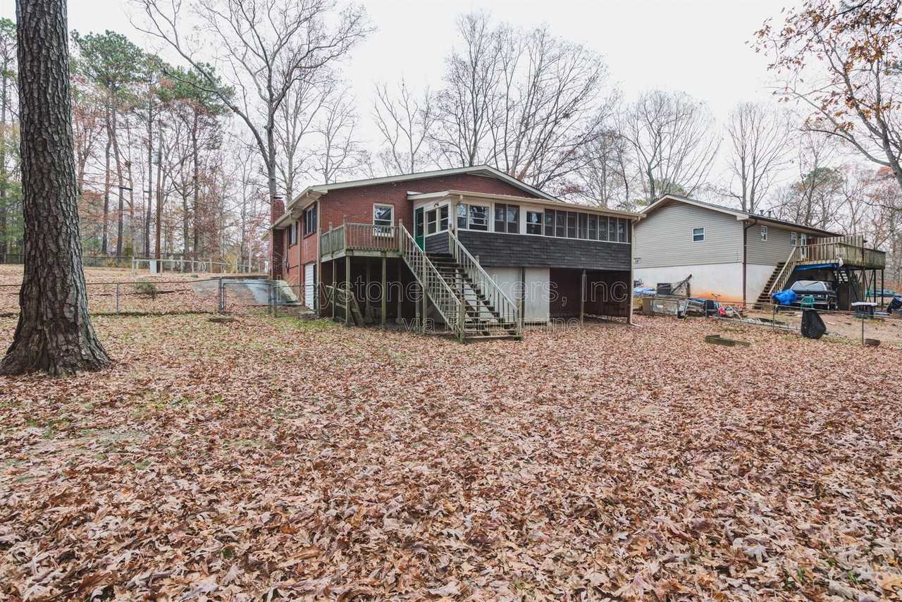 2213 Davis Rd - Photo 4 of 20