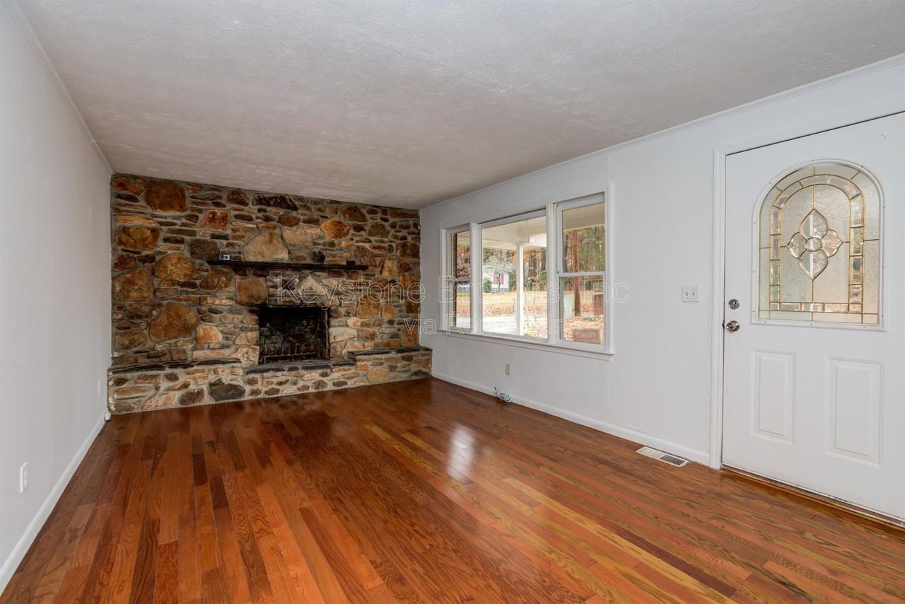 2213 Davis Rd - Photo 5 of 20
