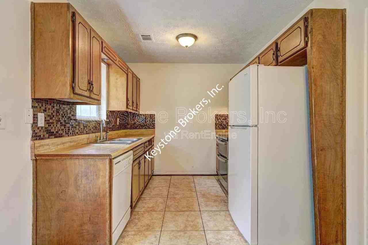 1277 Iron Gate Blvd - Photo 4 of 10