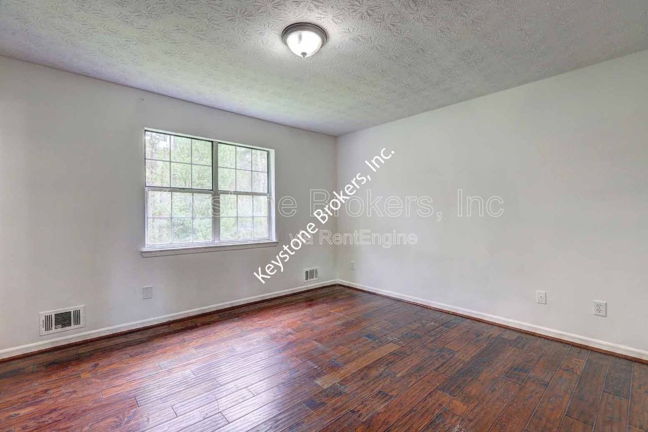 1277 Iron Gate Blvd - Photo 7 of 10