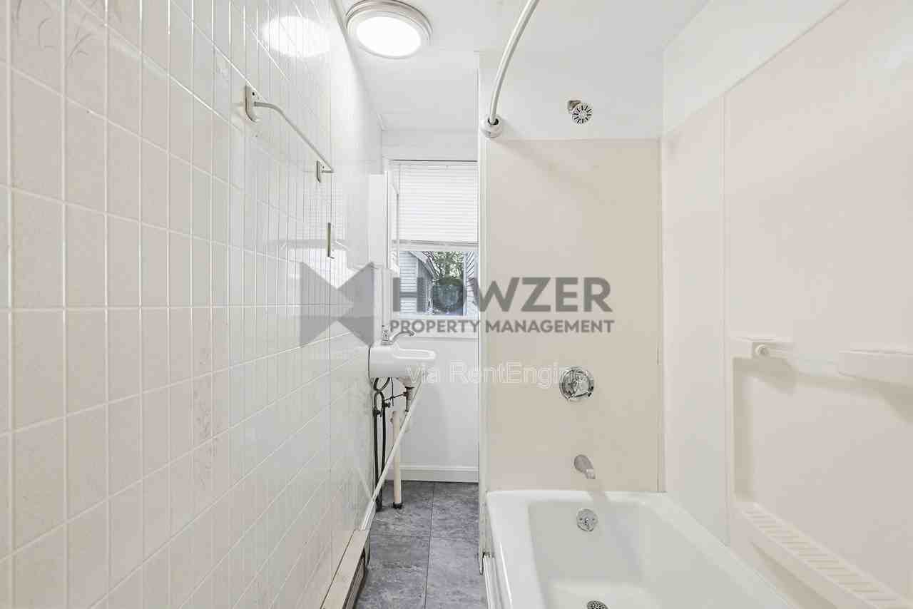 41 Park St #2L - Photo 4 of 12