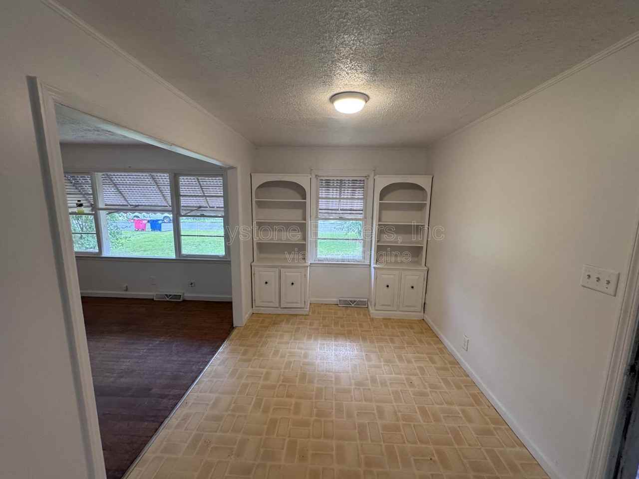 2106 Knightsbridge Rd - Photo 5 of 10