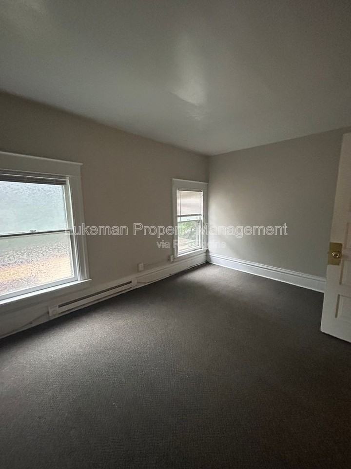 420 Pearl St #4 - Photo 6 of 11