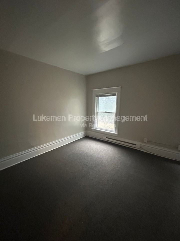 420 Pearl St #4 - Photo 7 of 11