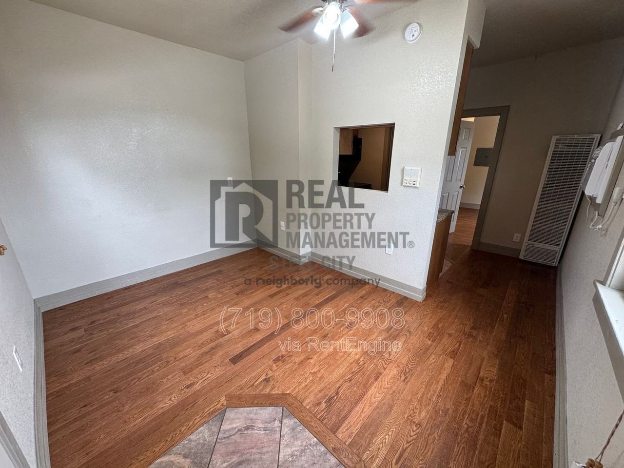902 W 11th St #6 - Photo 2 of 13