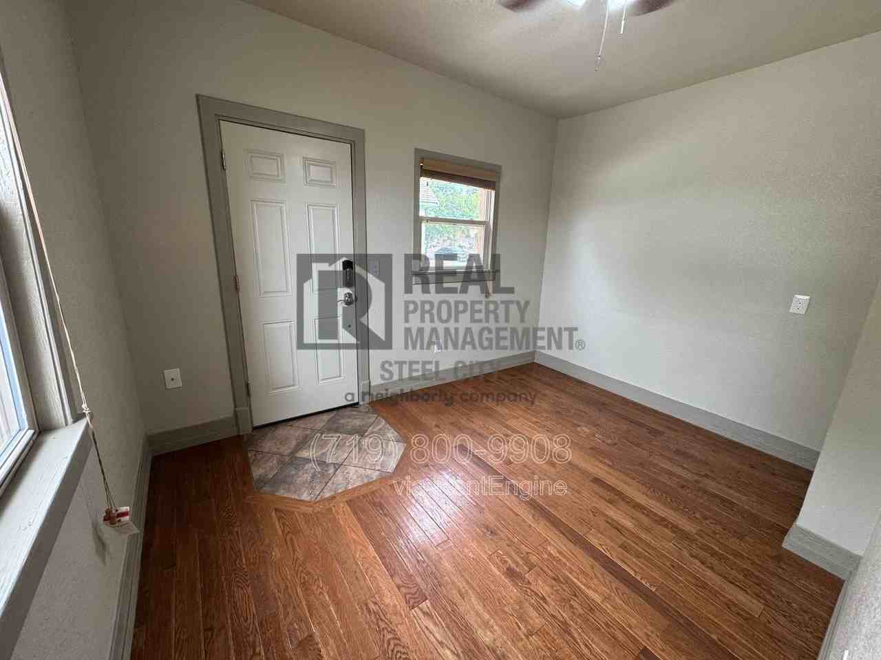 902 W 11th St #6 - Photo 4 of 13