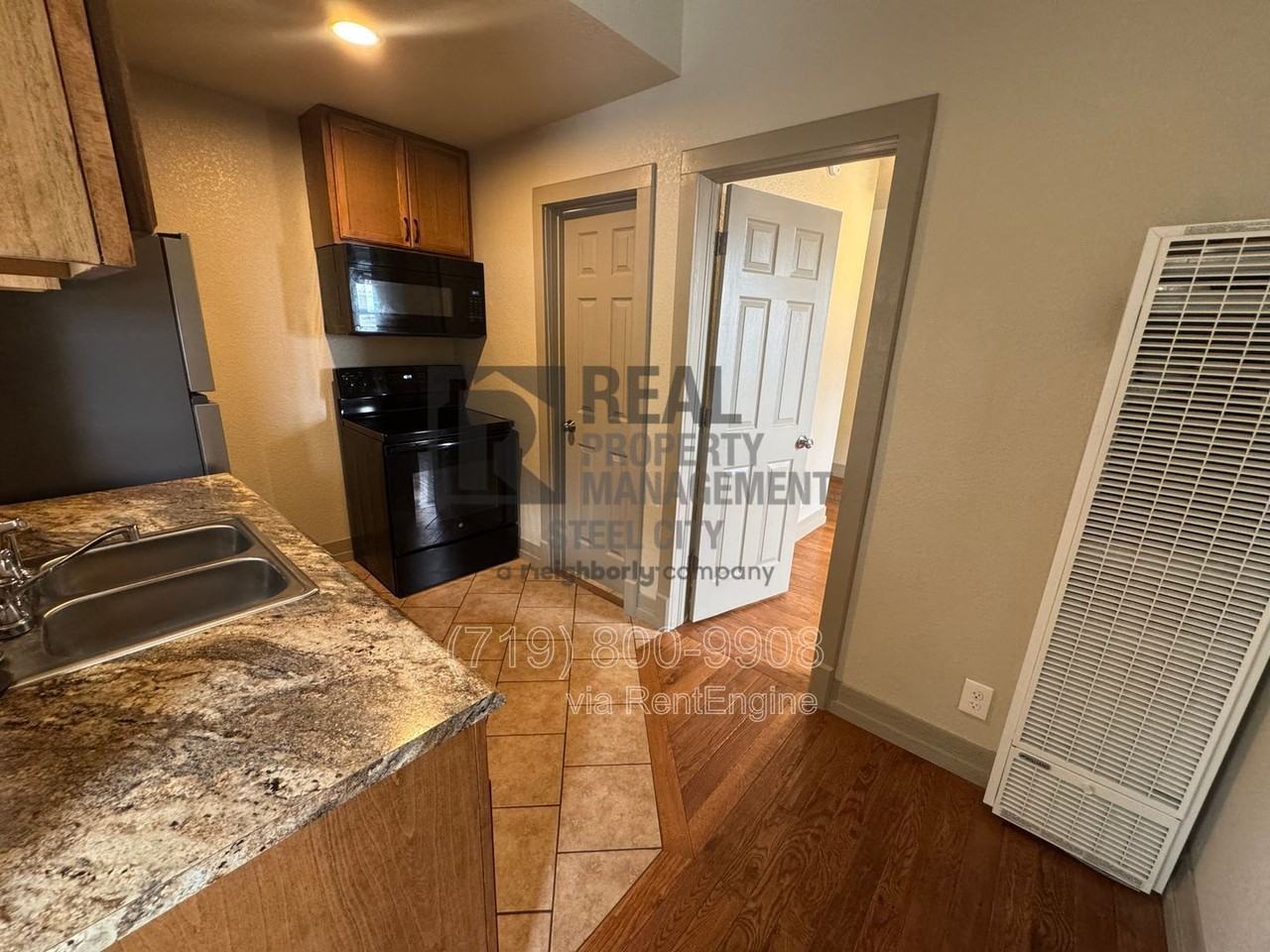902 W 11th St #6 - Photo 5 of 13