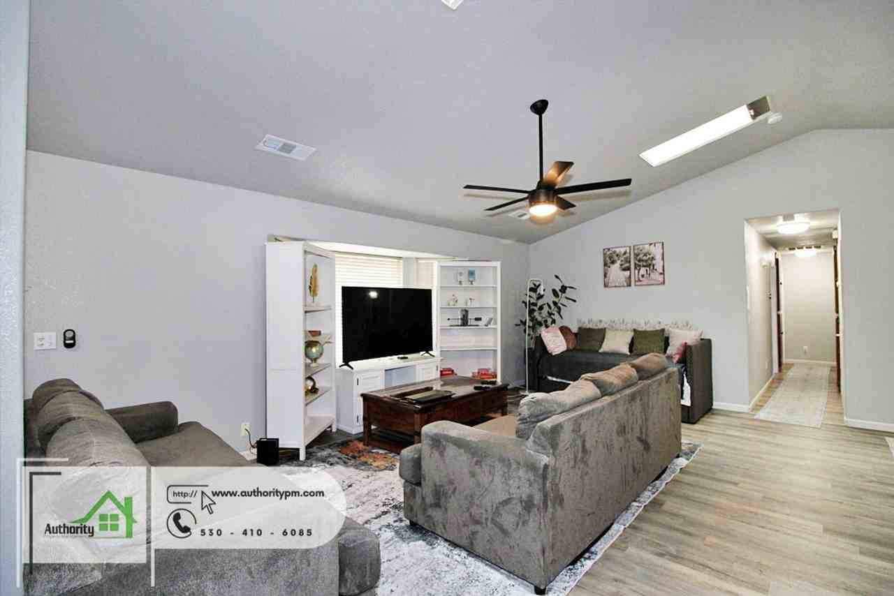 19263 Bjan Ln - Photo 4 of 21
