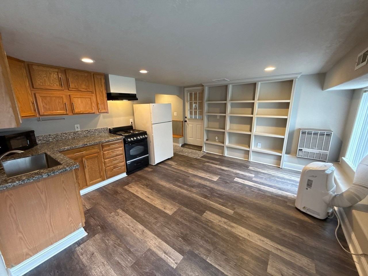 696 Eisenhower Ct Nw #ADU - Photo 4 of 19