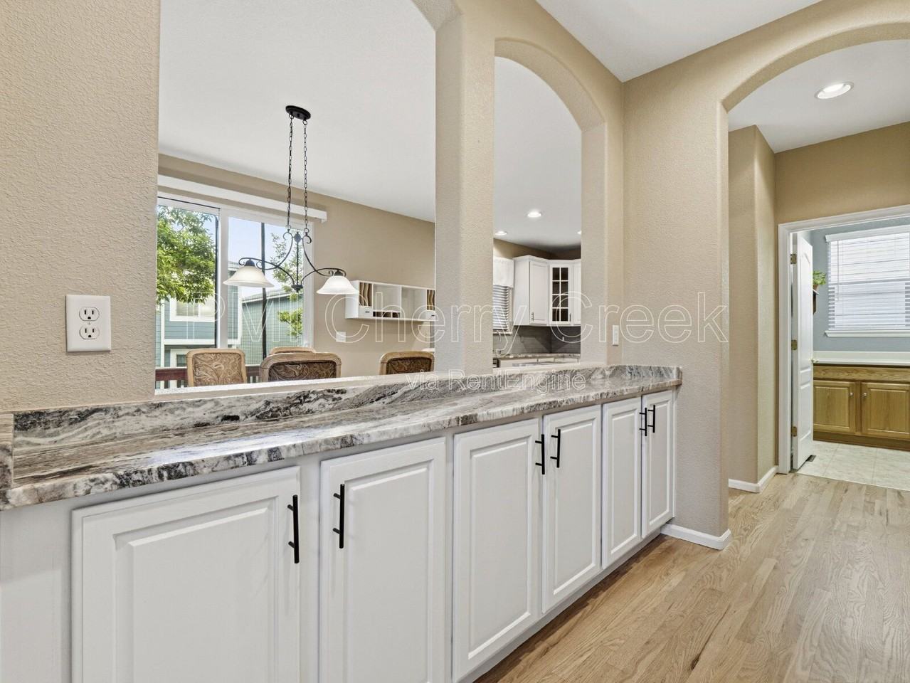 10740 Southhaven Cir - Photo 5 of 29