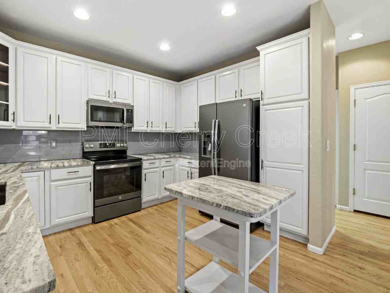 10740 Southhaven Cir - Photo 7 of 29