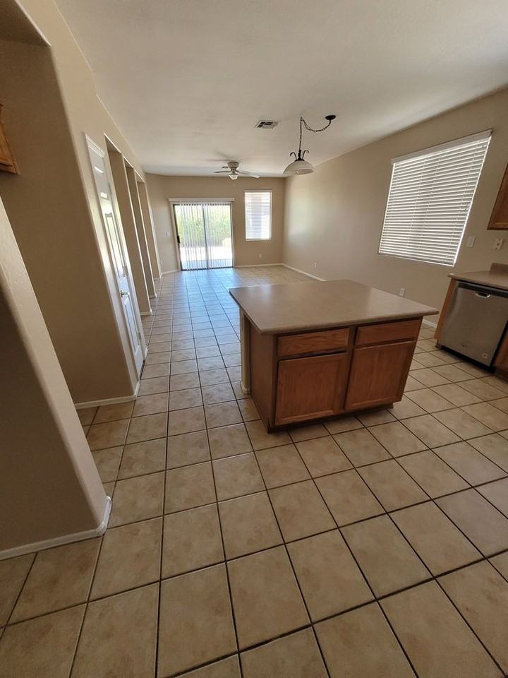 2517 W Memorial Dr - Photo 4 of 10