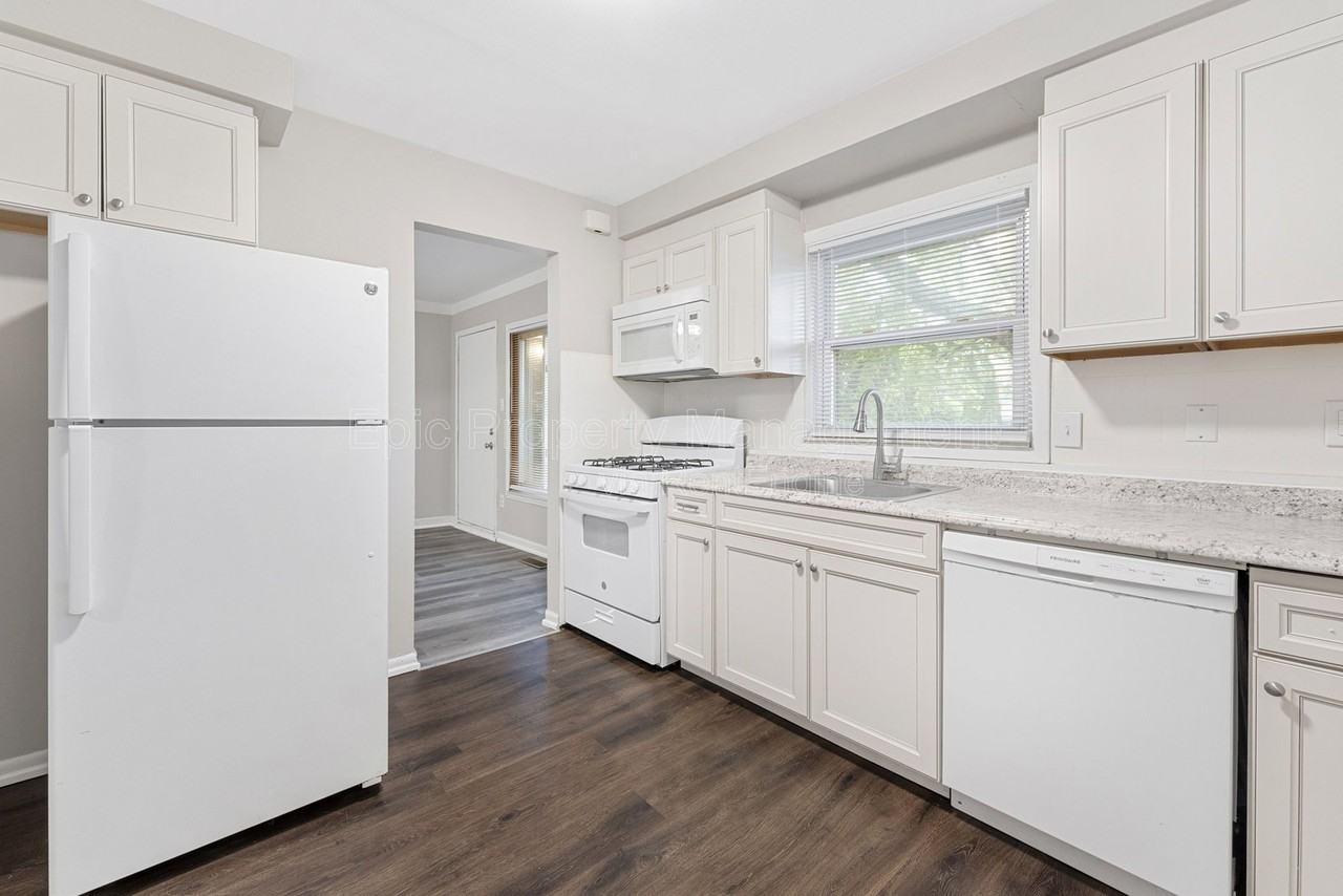 14069 Helen St - Photo 3 of 13