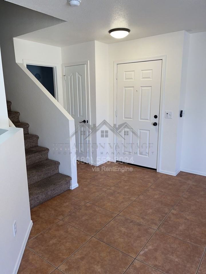 9592 N 82nd Ave - Photo 4 of 14