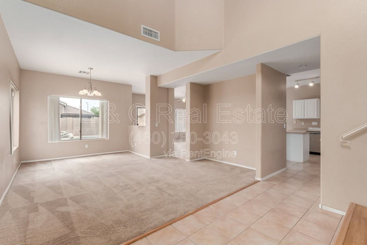 13391 W Crocus Dr - Photo 3 of 32