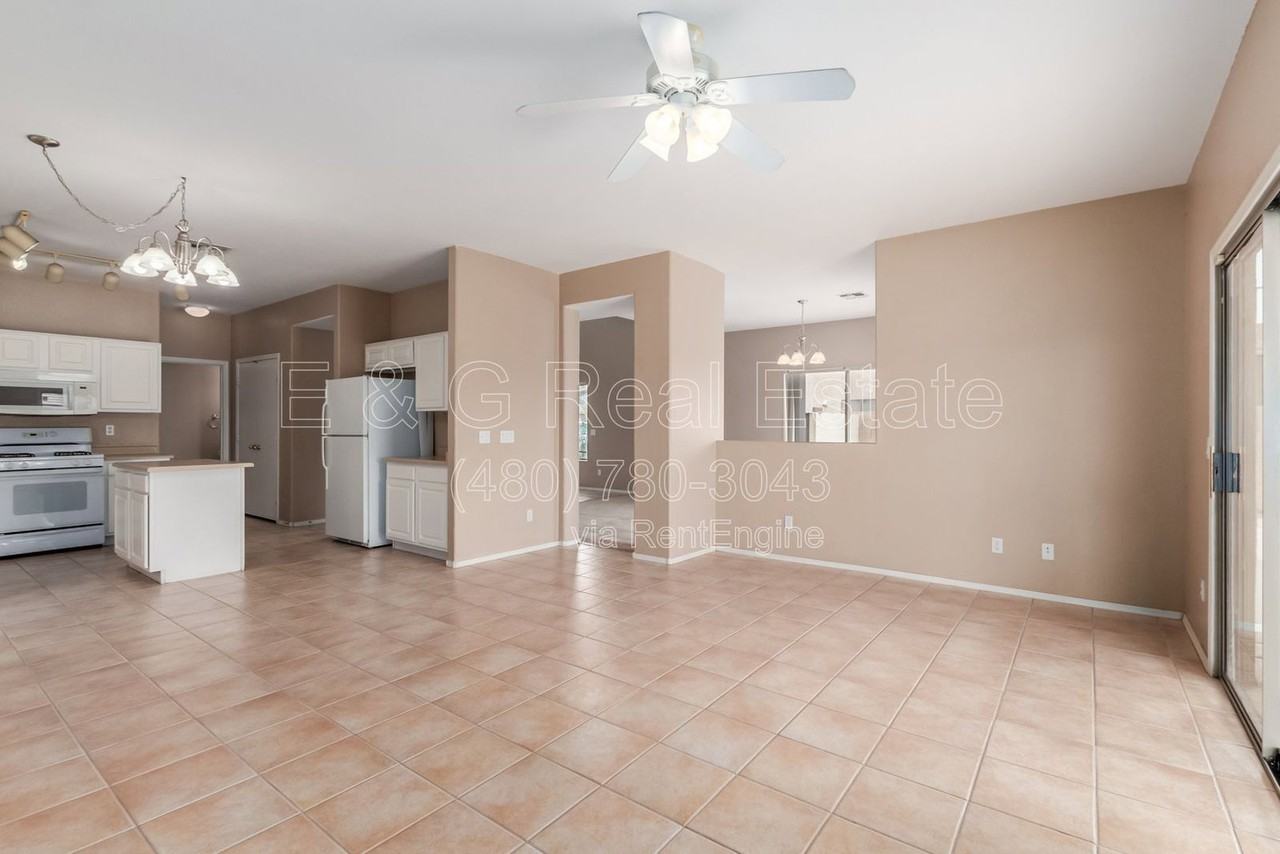 13391 W Crocus Dr - Photo 7 of 32