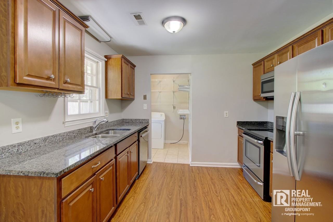 125 Tiffany Ln - Photo 2 of 20