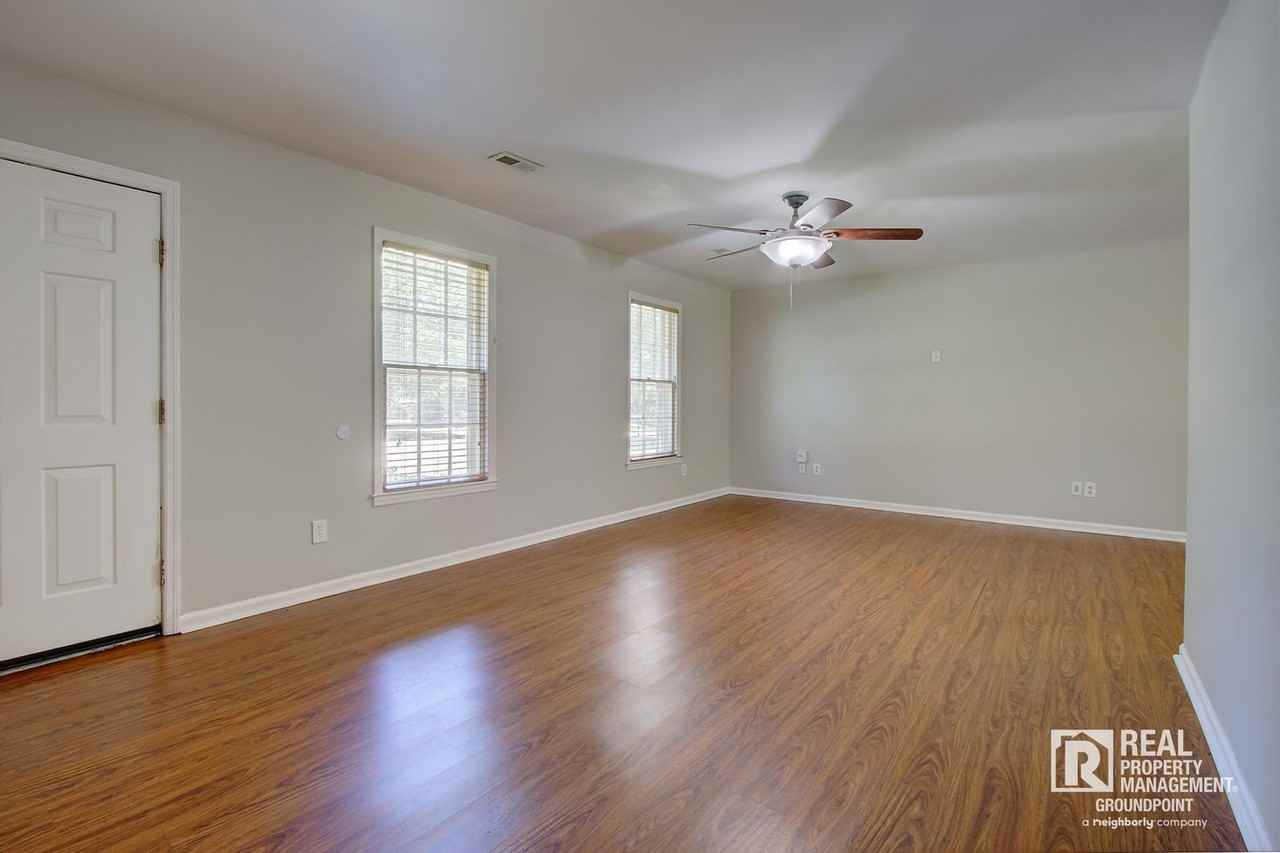 125 Tiffany Ln - Photo 3 of 20