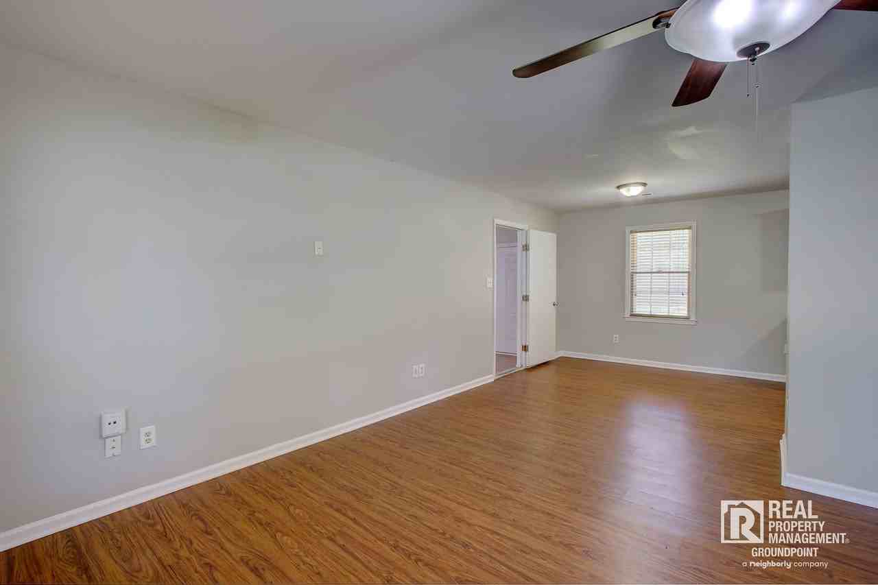 125 Tiffany Ln - Photo 4 of 20