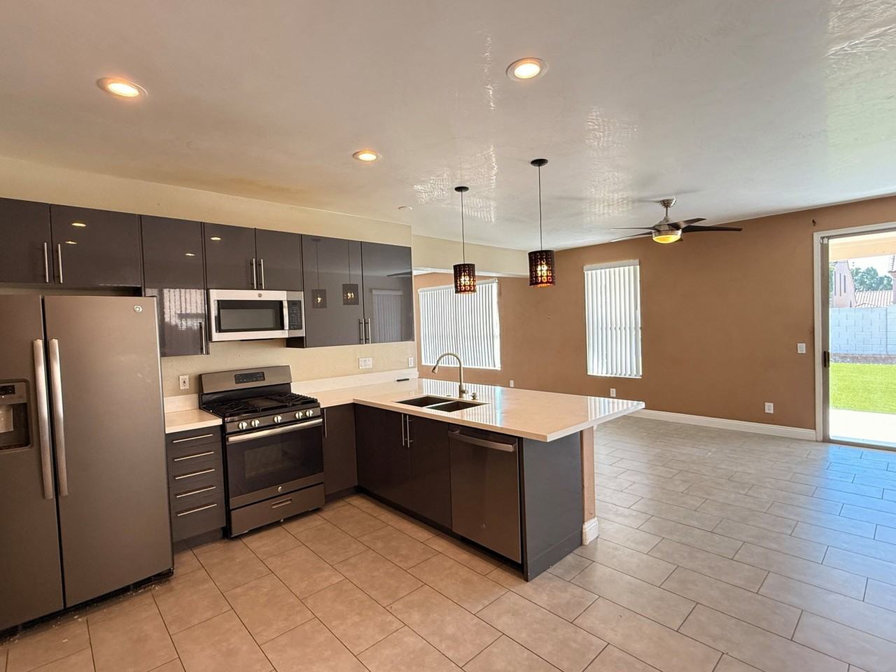 6425 W Desert Hollow Dr - Photo 7 of 28