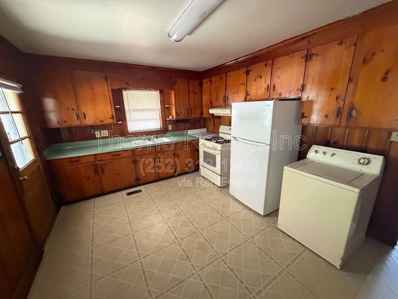 1425 Hargrove St - Photo 4 of 19