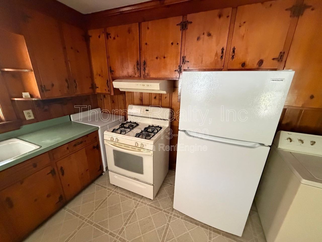 1425 Hargrove St - Photo 5 of 19