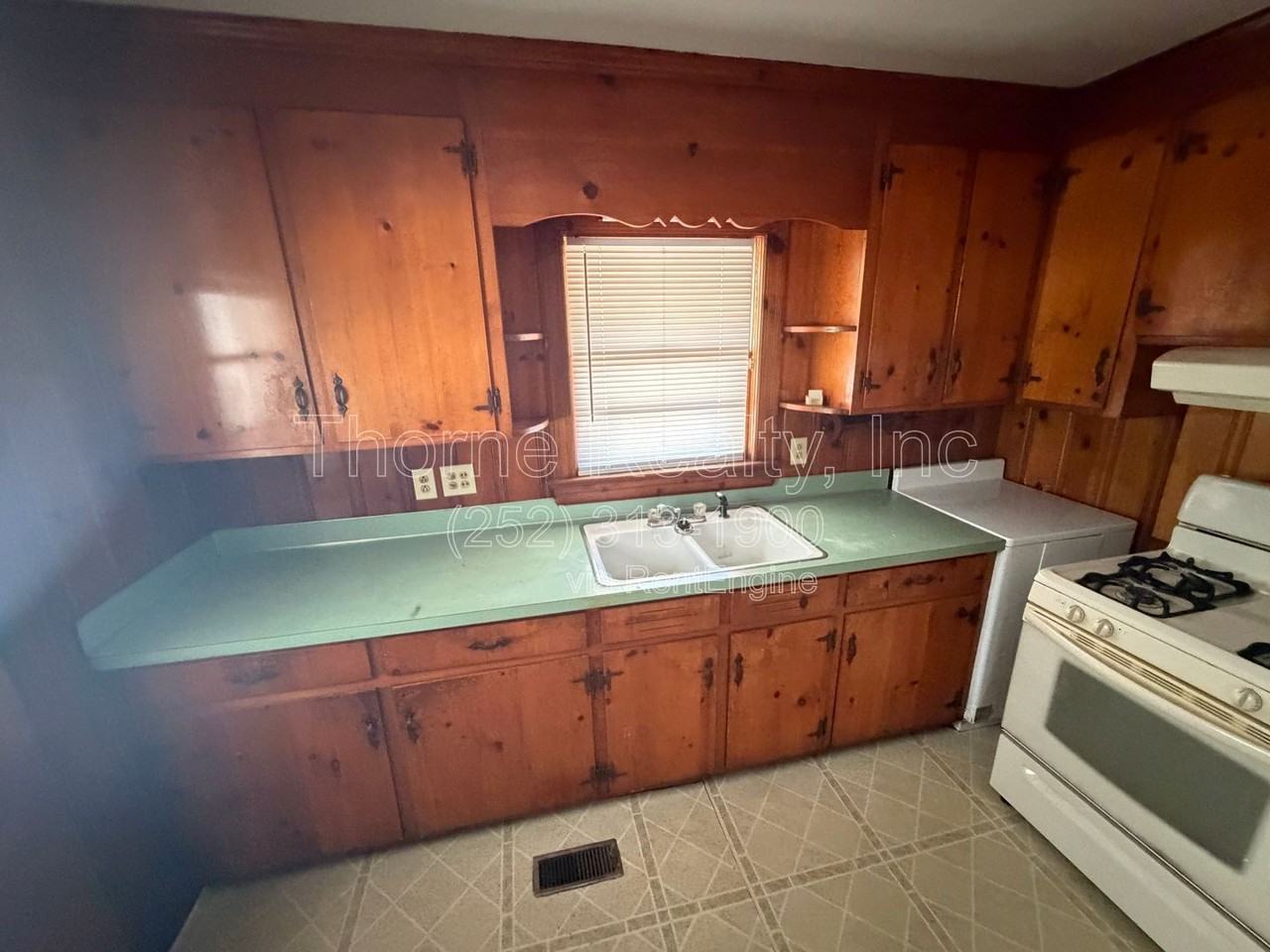 1425 Hargrove St - Photo 6 of 19