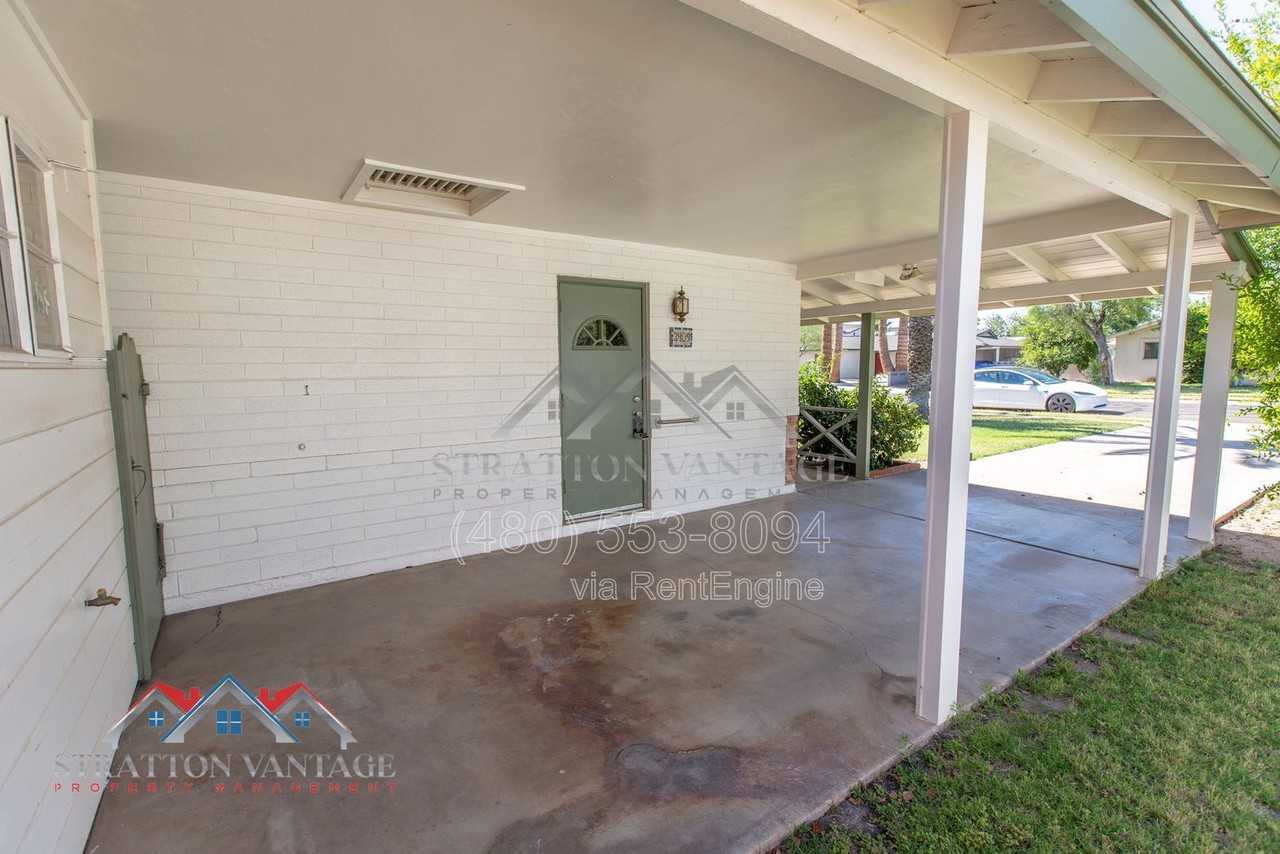 3409 E Indianola Ave - Photo 6 of 39