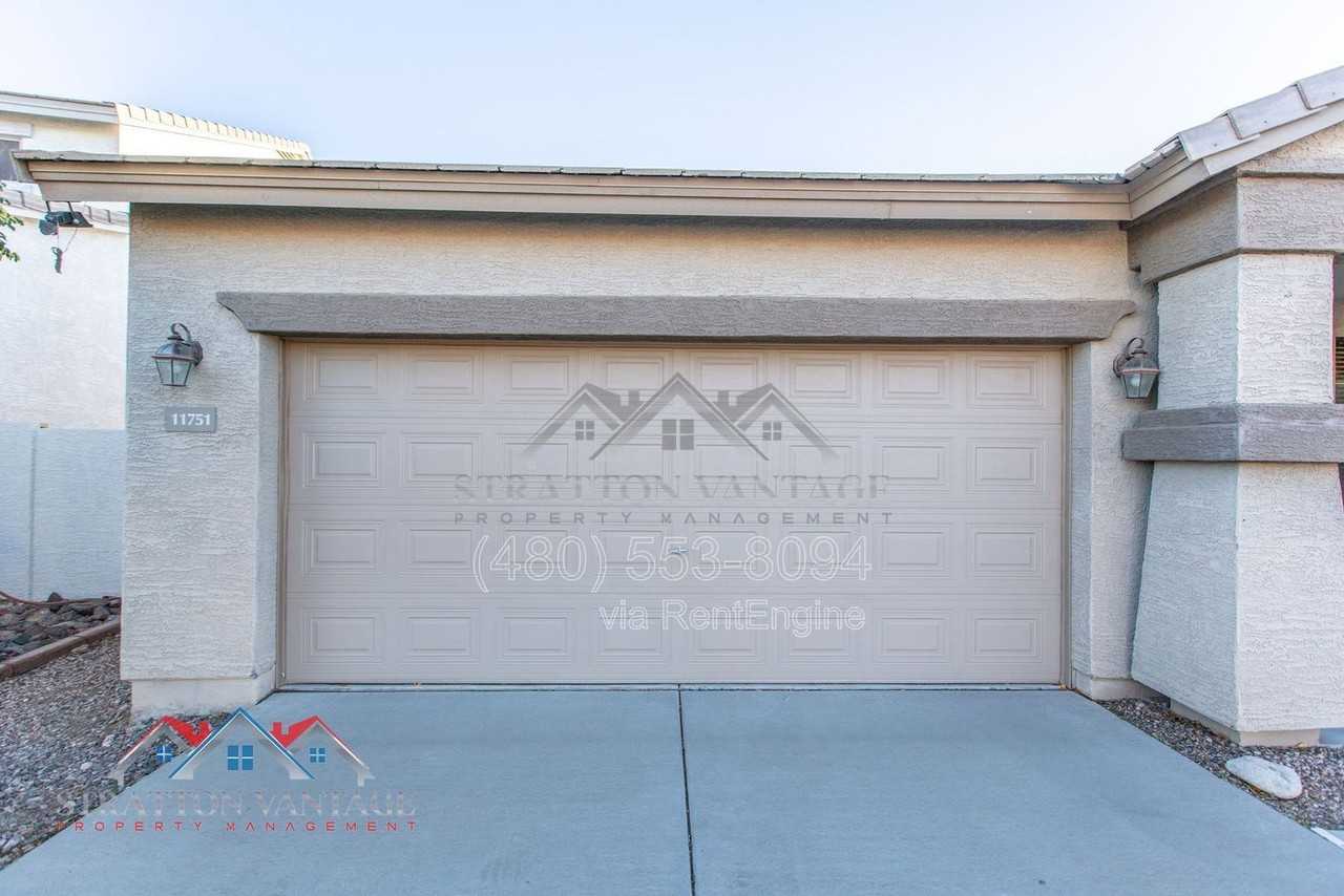 11751 W Daley Ln - Photo 4 of 45