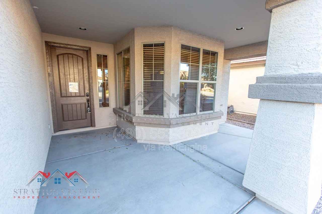 11751 W Daley Ln - Photo 5 of 45