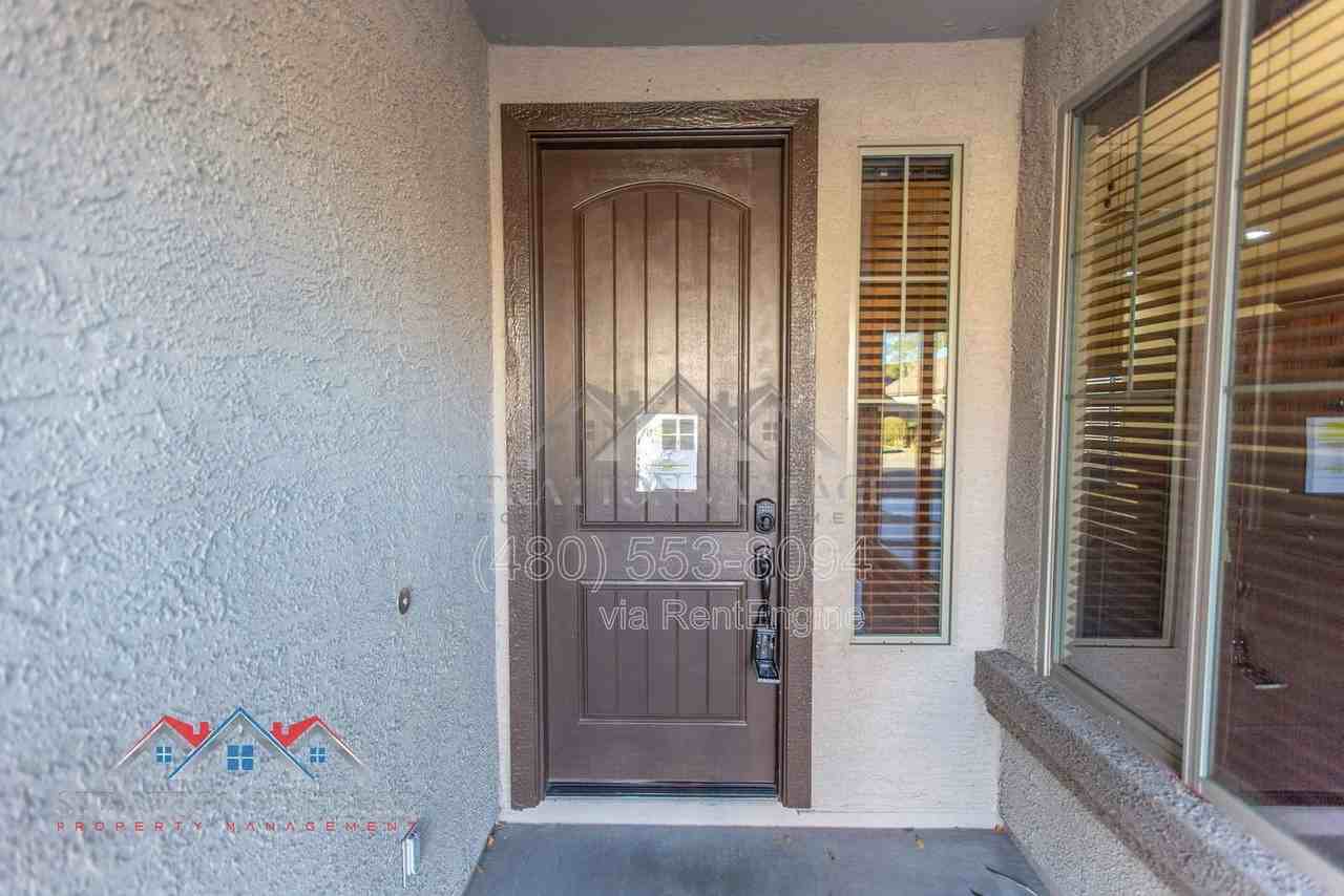 11751 W Daley Ln - Photo 7 of 45