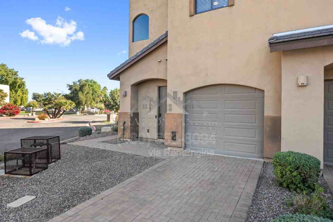 5998 N 78th St #2002 - Photo 3 of 33