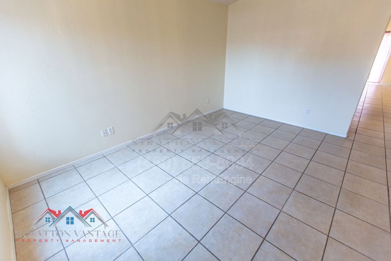 11801 W Paradise Dr - Photo 6 of 34