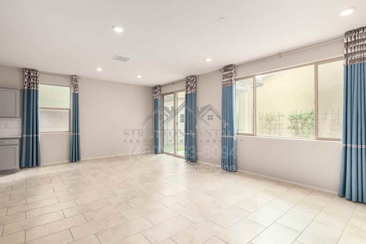 55 E Constitution Dr - Photo 3 of 28