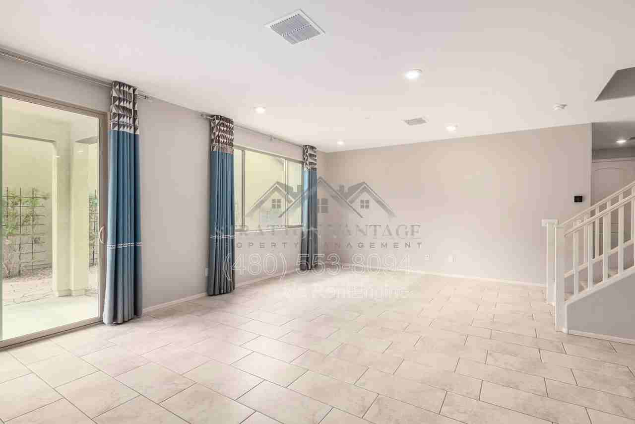 55 E Constitution Dr - Photo 7 of 28