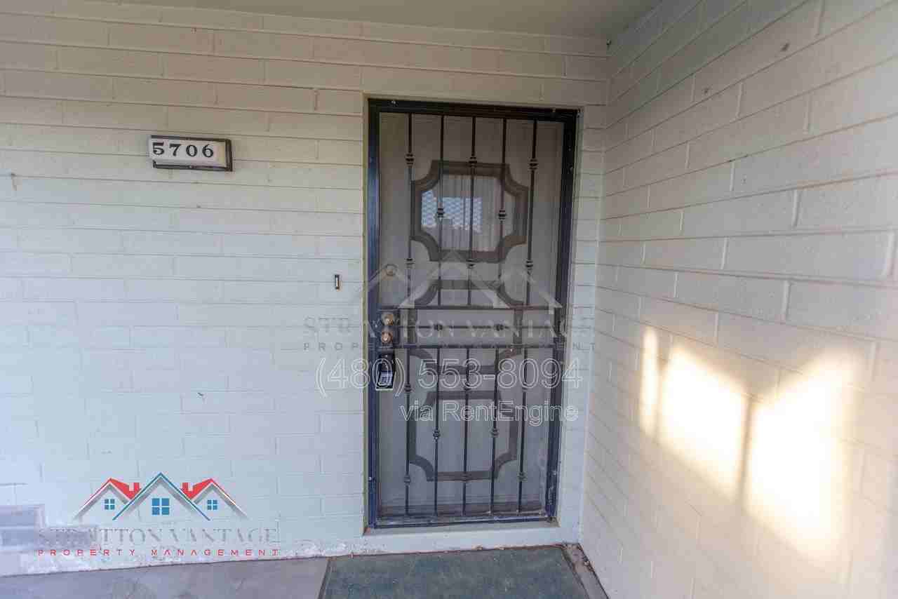 5706 E Des Moines St - Photo 5 of 37
