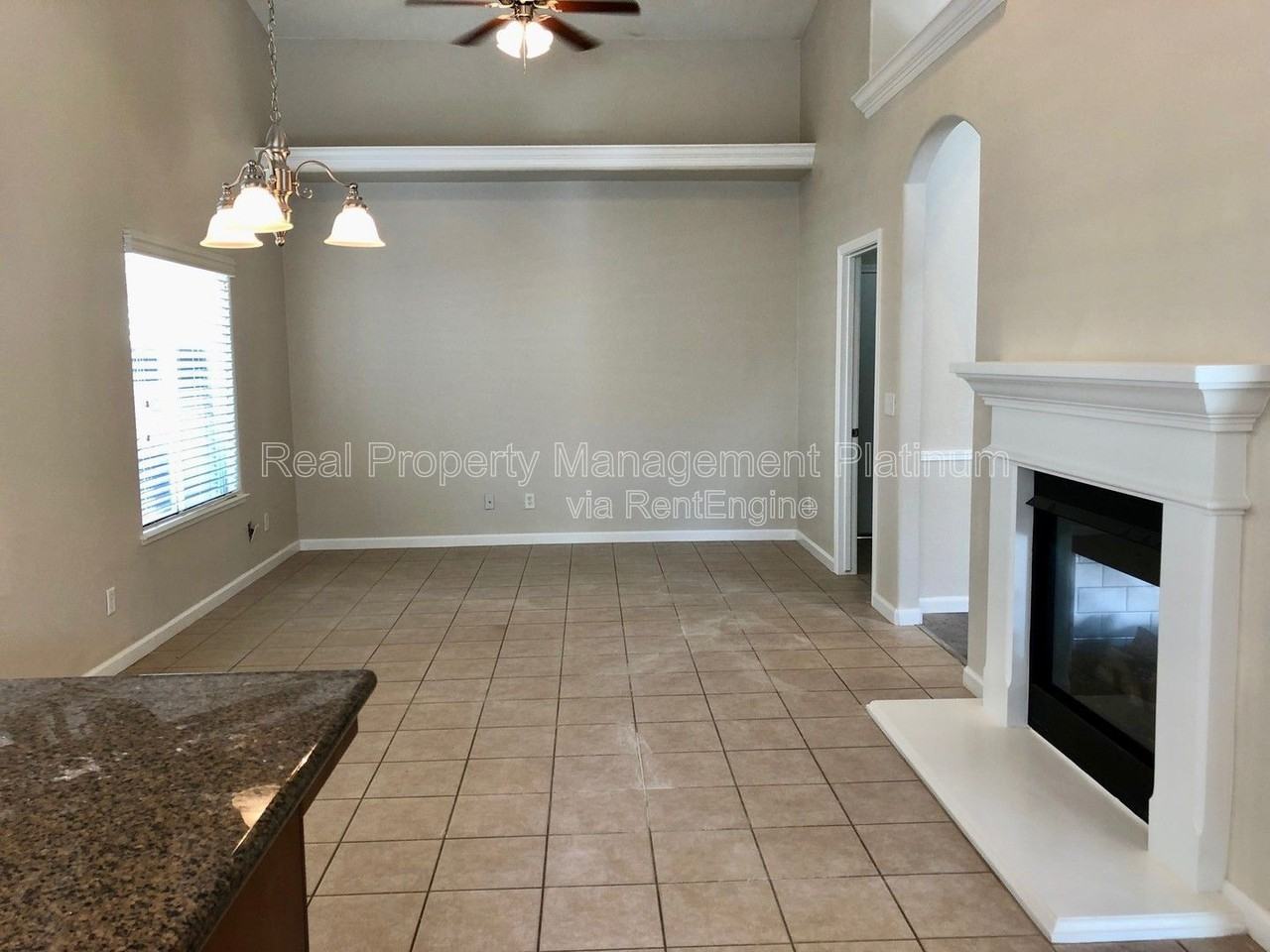 546 Everglade Ave - Photo 4 of 11